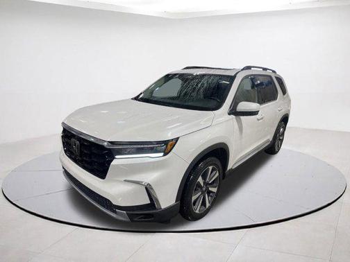 Platinum White Pearl 2025 Honda Pilot Touring 8-Passenger SUV