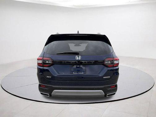 2025 Honda Pilot Touring 8-Passenger