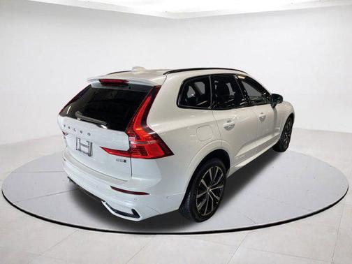 2025 Volvo XC60 B5 Plus