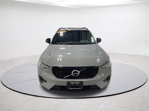 2025 Volvo XC40 B5 Plus Dark Theme