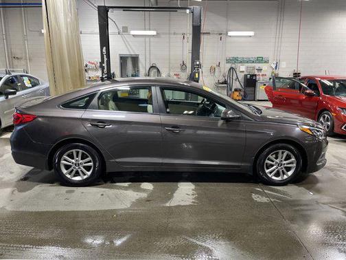 2017 Hyundai SONATA SE