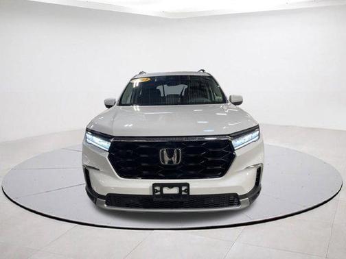 Platinum White Pearl 2023 Honda Pilot AWD Elite