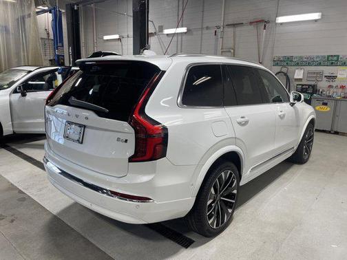 2025 Volvo XC90 B6 Plus 7-Seater