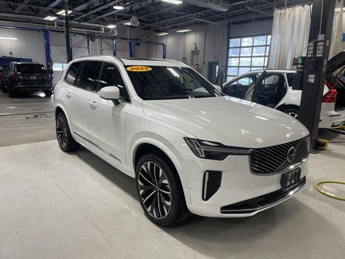 2025 Volvo XC90 B6 Plus 7-Seater