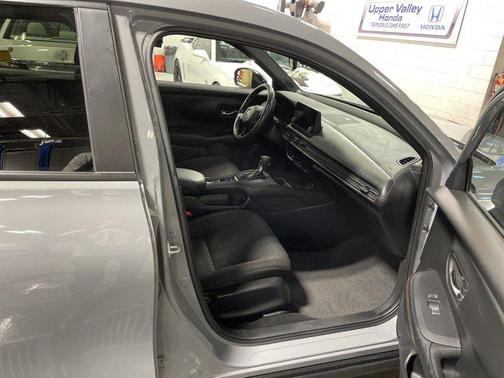 Urban Gray Pearl 2024 Honda HR-V AWD Sport