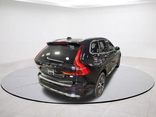 2023 Volvo XC60 Recharge Plug-In Hybrid T8 Core Bright Theme