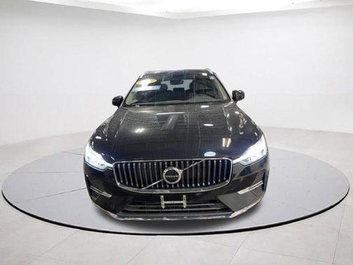 2023 Volvo XC60 Recharge Plug-In Hybrid T8 Core Bright Theme