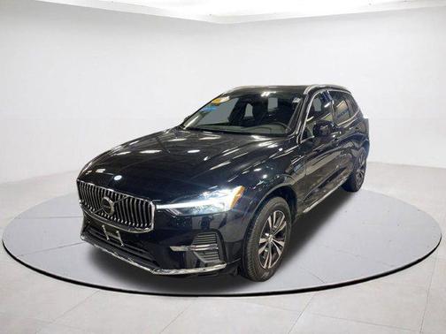 2023 Volvo XC60 Recharge Plug-In Hybrid T8 Core Bright Theme