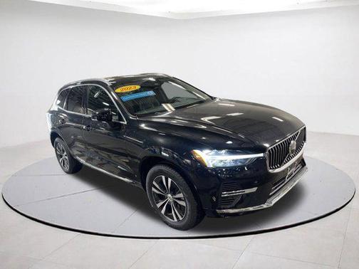 2023 Volvo XC60 Recharge Plug-In Hybrid T8 Core Bright Theme