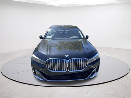 2022 BMW 740 i xDrive