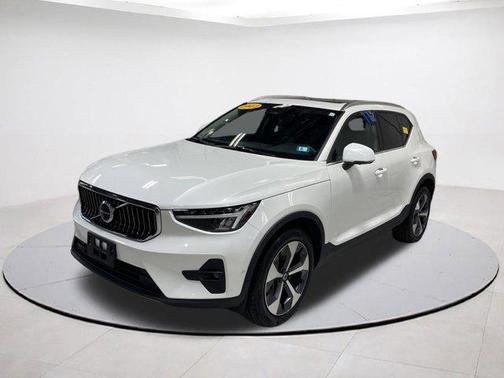 2023 Volvo XC40 B5 Plus Bright Theme