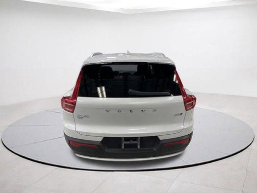 2023 Volvo XC40 B5 Plus Bright Theme