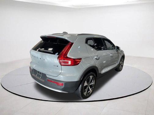 2025 Volvo XC40 B5 Plus Bright Theme