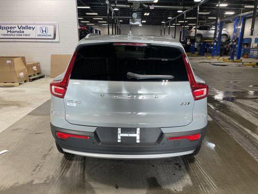 2025 Volvo XC40 B5 Plus Bright Theme