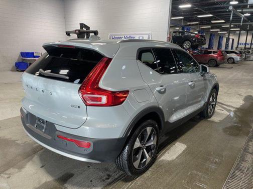 2025 Volvo XC40 B5 Plus Bright Theme