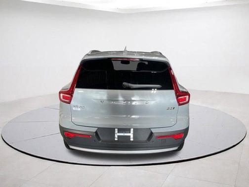 2025 Volvo XC40 B5 Plus Bright Theme