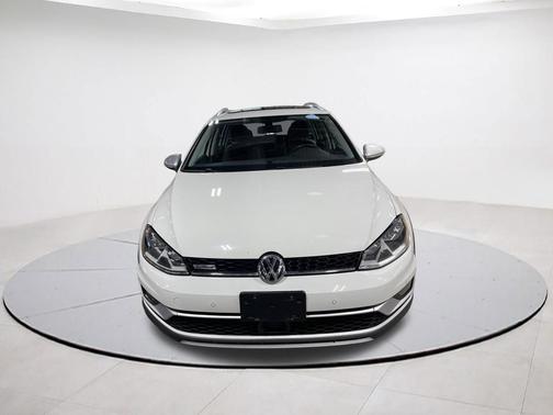 Pure White 2017 Volkswagen Golf Alltrack TSI SE