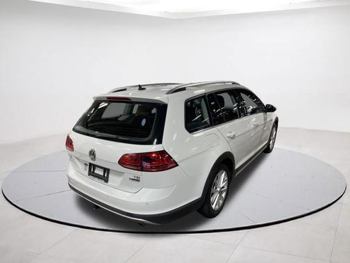 Pure White 2017 Volkswagen Golf Alltrack TSI SE
