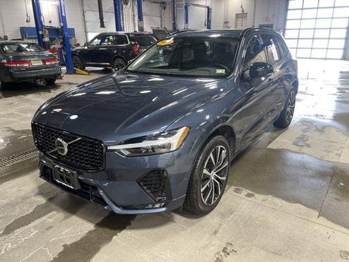 2025 Volvo XC60 B5 Plus