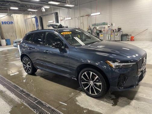 2025 Volvo XC60 B5 Plus