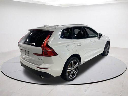 2021 Volvo XC60 T6 Momentum