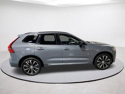 2023 Volvo XC60 B5 Plus Dark Theme