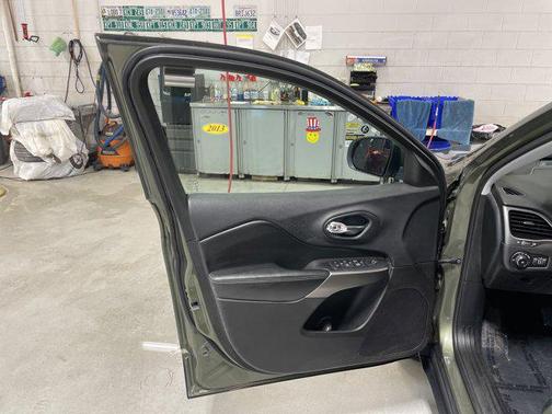 Olive Green Pearlcoat 2019 Jeep Cherokee Latitude Plus