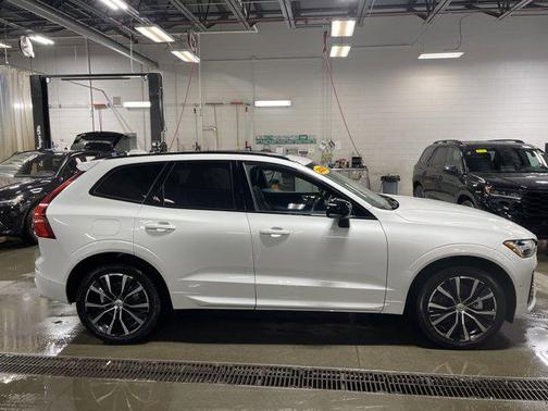 2025 Volvo XC60 B5 Plus