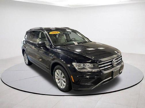 Deep Black Pearl Metallic 2018 Volkswagen Tiguan 2.0T S 4MOTION