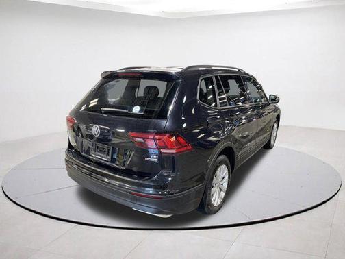 Deep Black Pearl Metallic 2018 Volkswagen Tiguan 2.0T S 4MOTION