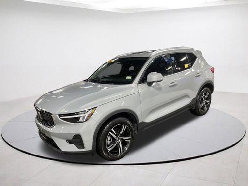 2025 Volvo XC40 B5 Core Bright Theme