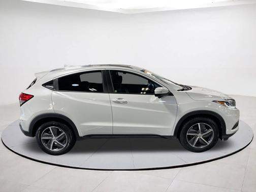 Platinum White Pearl 2022 Honda HR-V EX