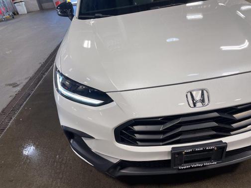 Platinum White Pearl 2024 Honda HR-V AWD Sport