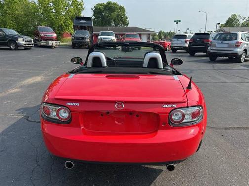 2008 Mazda MX-5 Miata Grand Touring 2dr Convertible (2L I4 6A)