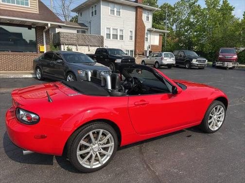 2008 Mazda MX-5 Miata Grand Touring 2dr Convertible (2L I4 6A)