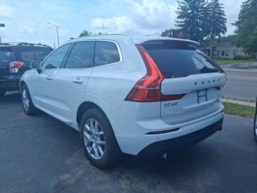 Ice White 2021 Volvo XC60 T5 Momentum