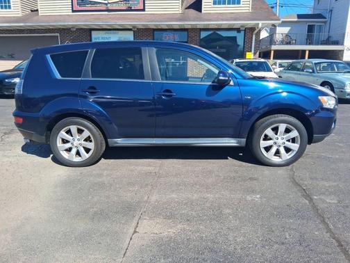 Cosmic Blue Metallic 2011 Mitsubishi Outlander GT