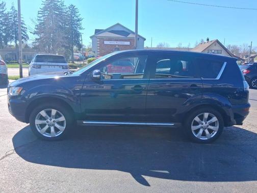 Cosmic Blue Metallic 2011 Mitsubishi Outlander GT