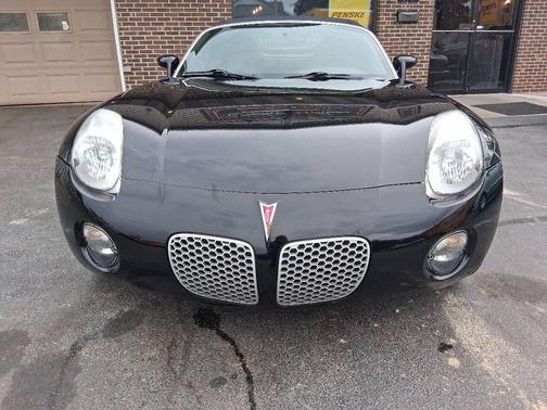 Mysterious 2006 Pontiac Solstice Base 2dr Convertible