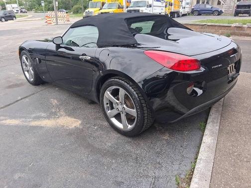 Mysterious 2006 Pontiac Solstice Base 2dr Convertible