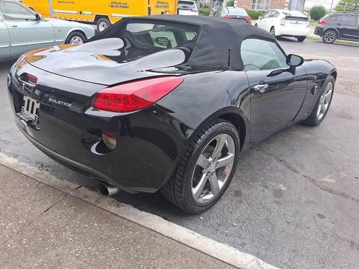 Mysterious 2006 Pontiac Solstice Base 2dr Convertible