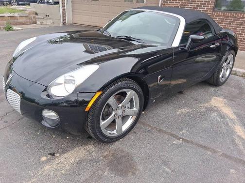 Mysterious 2006 Pontiac Solstice Base 2dr Convertible