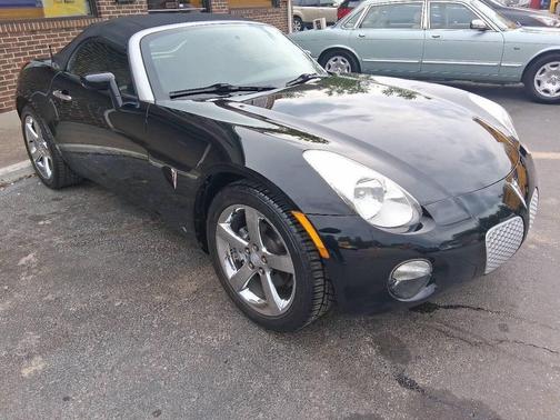 Mysterious 2006 Pontiac Solstice Base 2dr Convertible