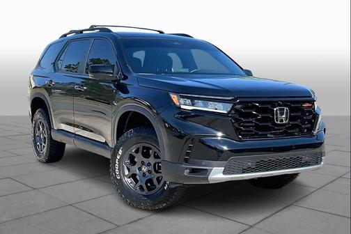 Crystal Black Pearl 2025 Honda Pilot TrailSport