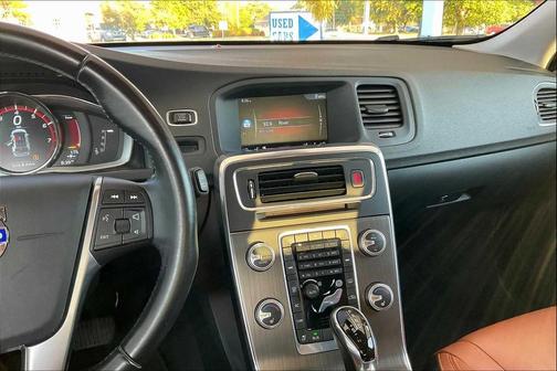 2015 Volvo V60 Cross Country T5