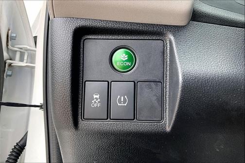 Platinum White Pearl 2021 Honda HR-V LX