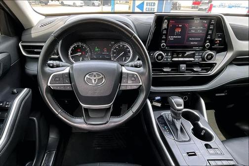 Midnight Black Metallic 2022 Toyota Highlander XLE