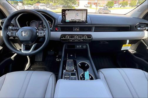 2025 Honda Pilot Touring 8-Passenger