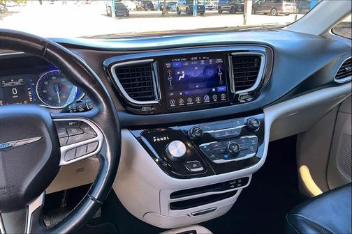 2017 Chrysler Pacifica Touring-L