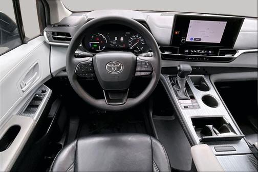 Magnetic Gray Metallic 2025 Toyota Sienna LE